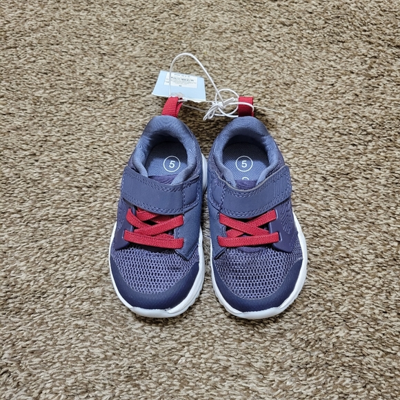 Toddler/baby boy size 5 Sneakers:) - Picture 1 of 4